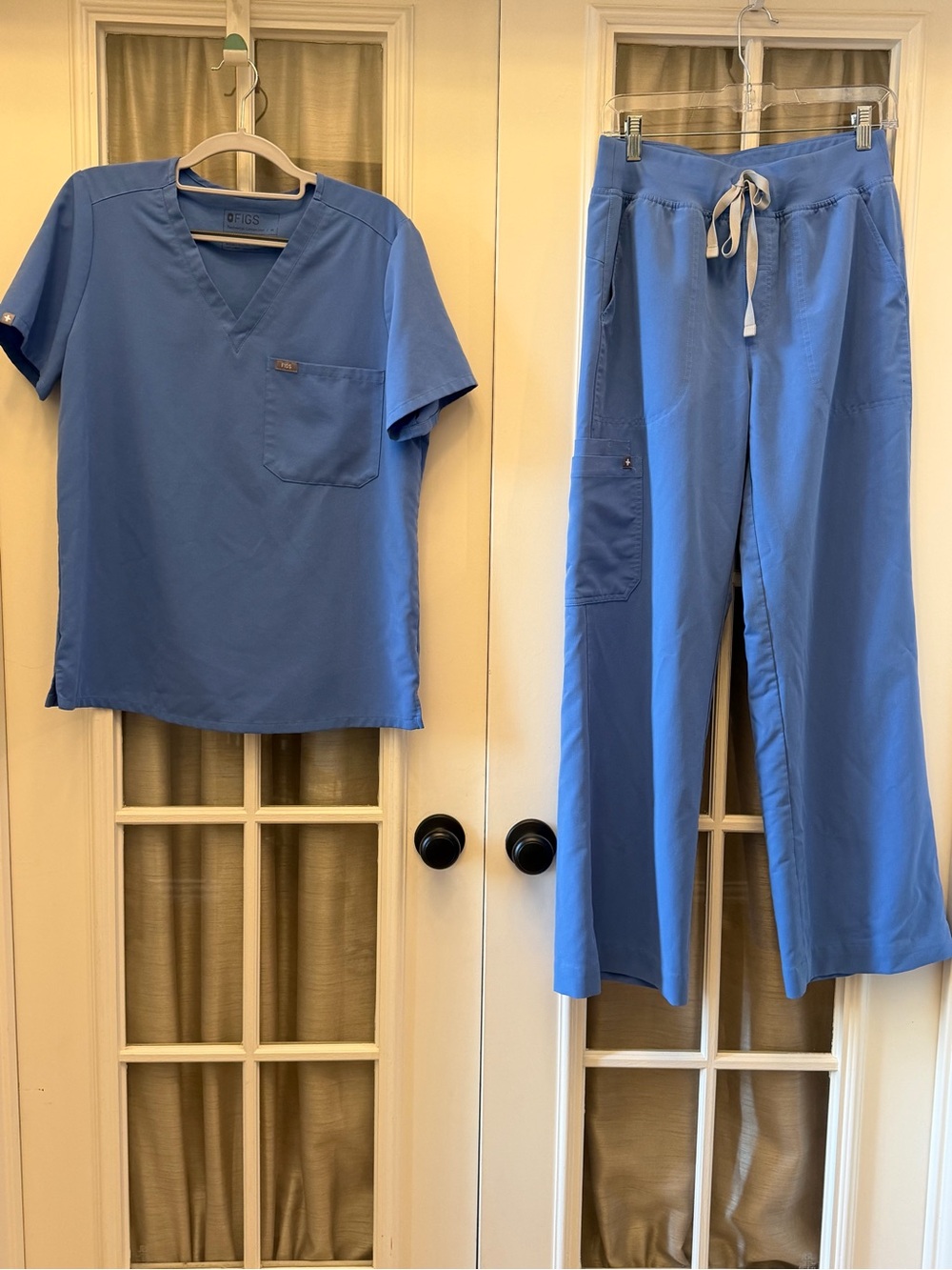 MEDIUM Ceil Blue Women’s Figs Set w/ High Rise Isabel Wide Leg Pants EUC